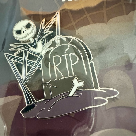 NWT. Disney Parks Nightmare Before Christmas 4 pin booster set of pins - Picture 6 of 14
